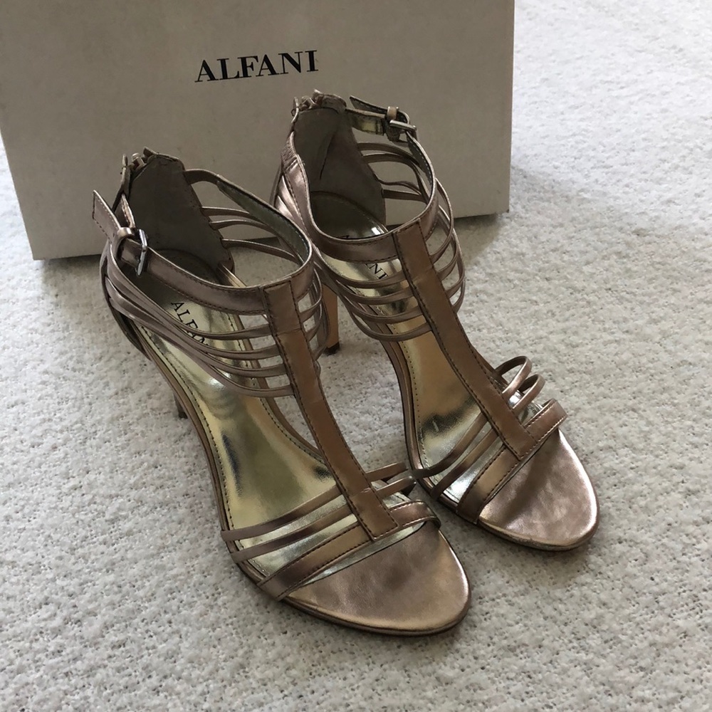 Alfani Gold strappy heels Size 7M